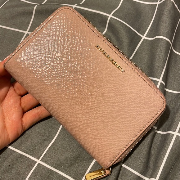 Burberry wallet - Picture 1 of 3
